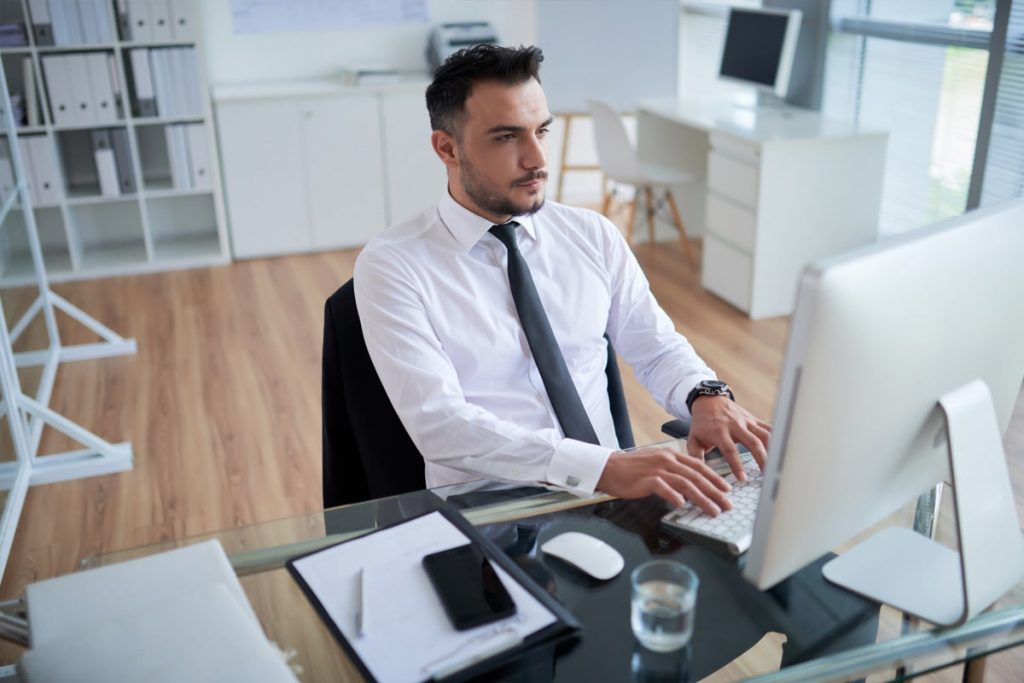 Financial advisor using free advisor CRM software