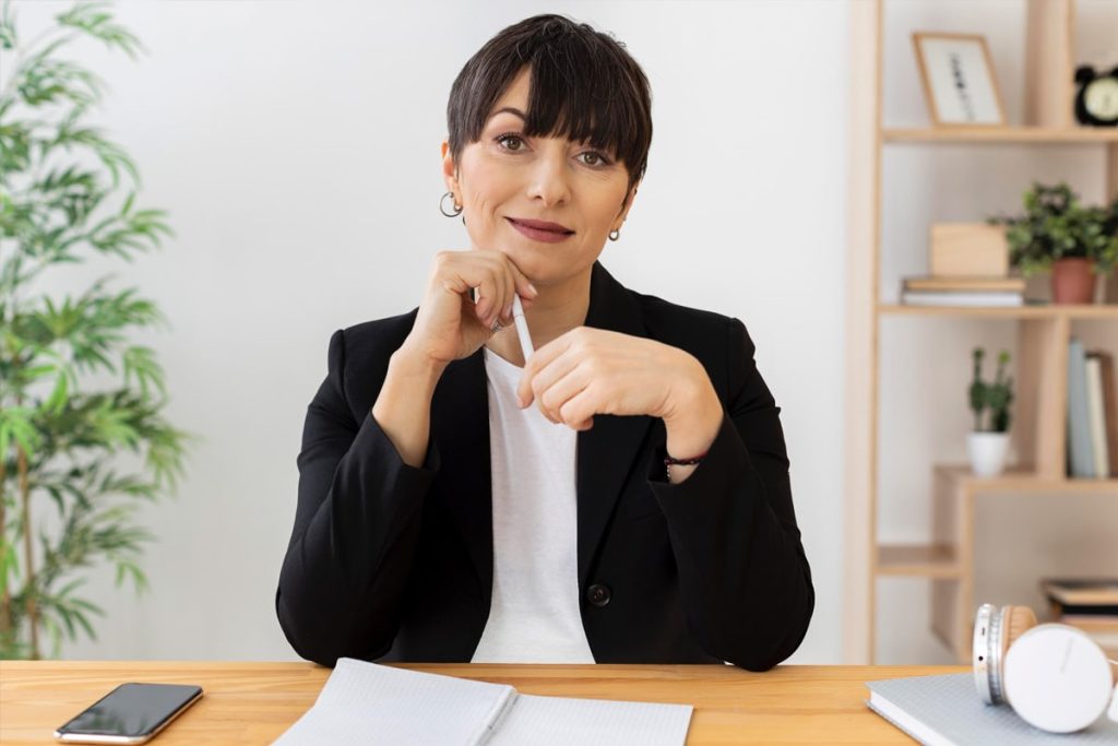 A female Financial Advisor utilizing the benefits of Strad Pro virtual family office software